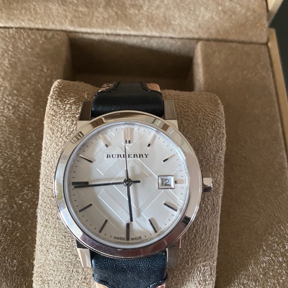 Burberry ladies haymarket the city watch - Picture 3 of 8